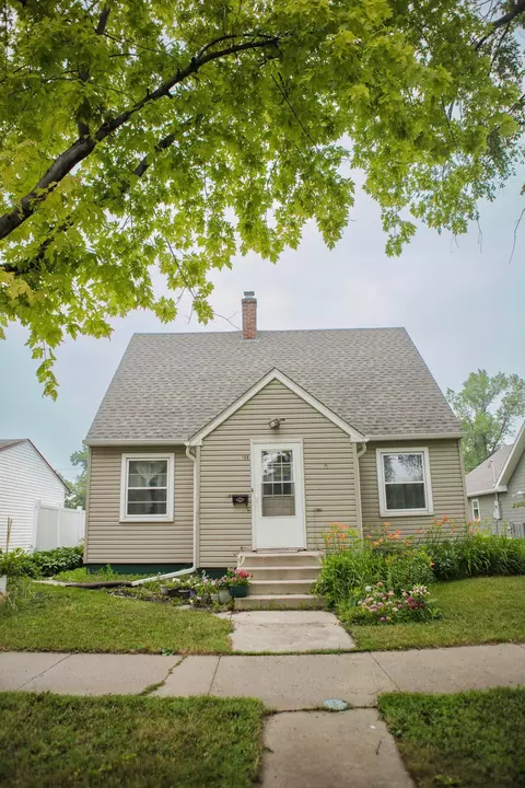 109 E 7th St, Morris, MN 56267
