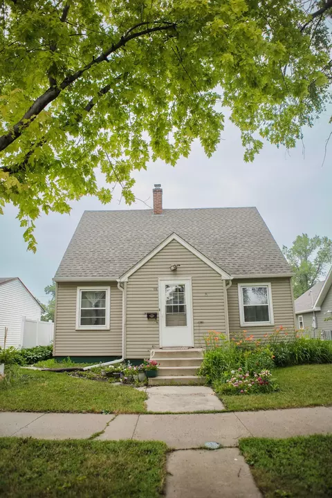 109 E 7th St, Morris, MN 56267