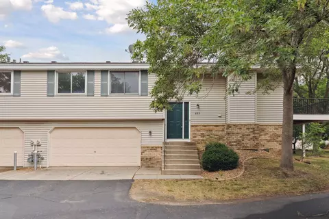 829 Evergreen Cir, Burnsville, MN 55337