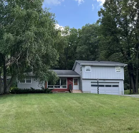 824 Highland Rd, Windom, MN 56101