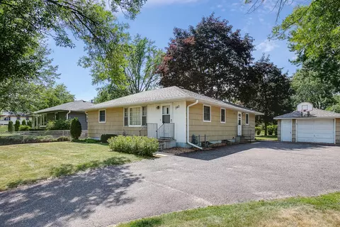 340 Greenway Ave N, Oakdale, MN 55128