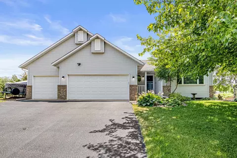 1013 Bluff Pass N, Chaska, MN 55318