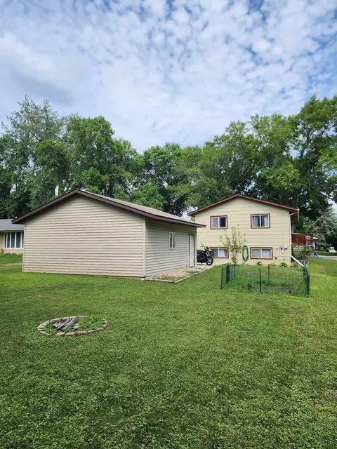 416 16th St SE, Willmar, MN 56201 photo 3