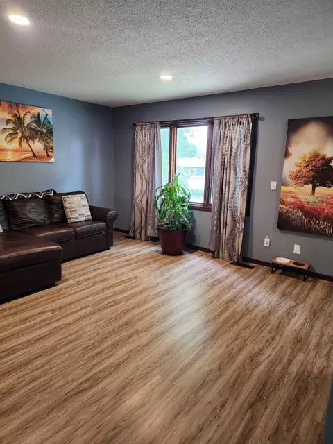 416 16th St SE, Willmar, MN 56201 photo 4