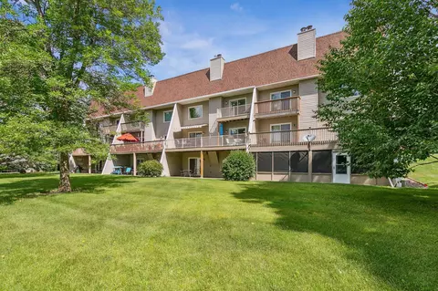 3272 Camelot Dr, Woodbury, MN 55125