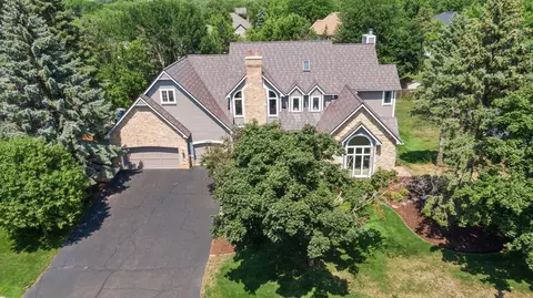 10480 Bluff Rd, Eden Prairie, MN 55347