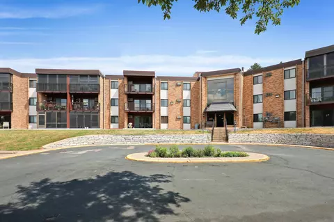 2700 Oxford St N #148, Roseville, MN 55113