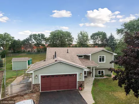 1423 Sage Ct, Shakopee, MN 55379
