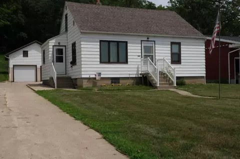 218 River St, Jackson, MN 56143