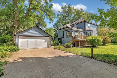 422 7th St SW, Willmar, MN 56201