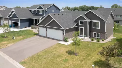 1689 Riverside Dr, Shakopee, MN 55379