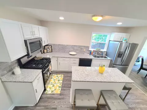 4650 Adair Ave N, Crystal, MN 55422