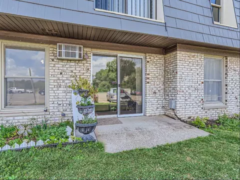 816 9th Ave S #1, Hopkins, MN 55343