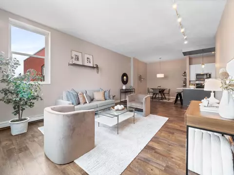 215 7th St NE #305, Minneapolis, MN 55413