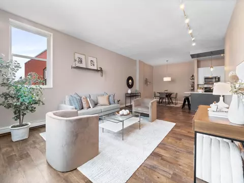 215 7th St NE #305, Minneapolis, MN 55413