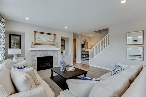 8410 Shire Ct, Woodbury, MN 55129