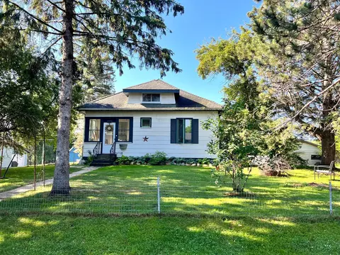 304 Mitchell St, Coleraine, MN 55722