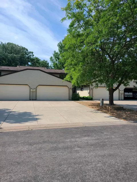 134 Jerry Liefert Dr, Monticello, MN 55362