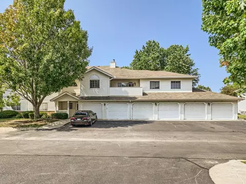 4040 Maureen Dr NE #102, Columbia Heights, MN 55421