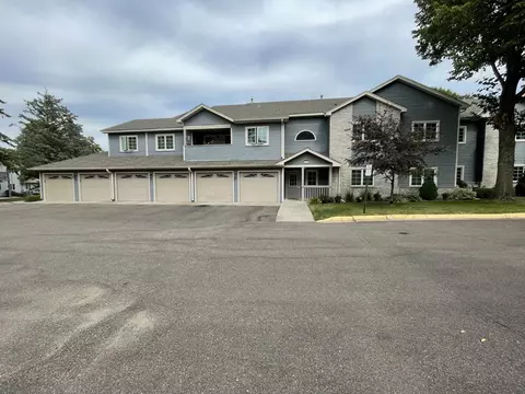 800 98th Ave NW #102, Coon Rapids, MN 55433