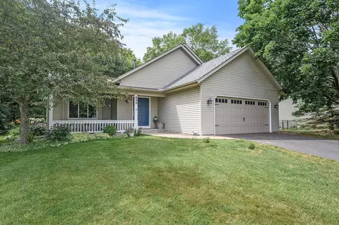 832 Moonlight Dr, Woodbury, MN 55125