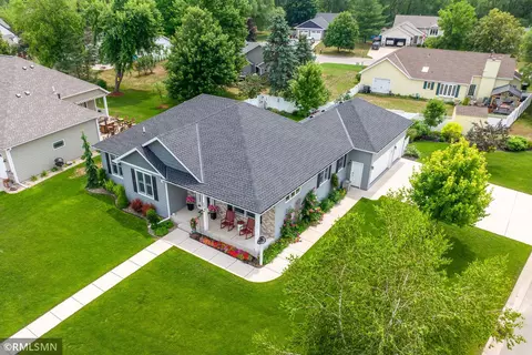 201 Barkley Cir E, Cannon Falls, MN 55009