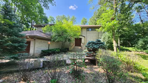 9705 Oak Ridge Trl, Minnetonka, MN 55305
