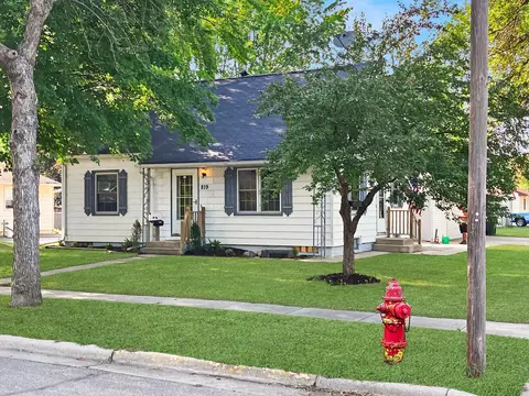 819 Olena Ave SE, Willmar, MN 56201