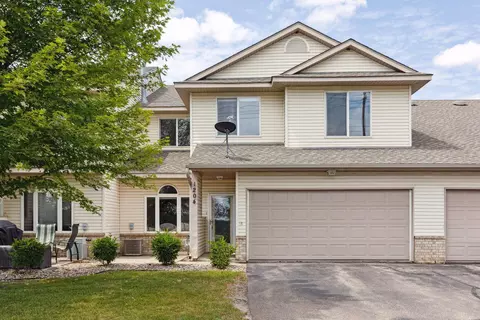 1204 Crystal Pl E, Chaska, MN 55318