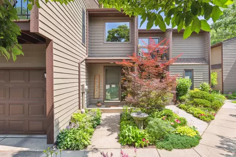 223 7th St SE, Minneapolis, MN 55414