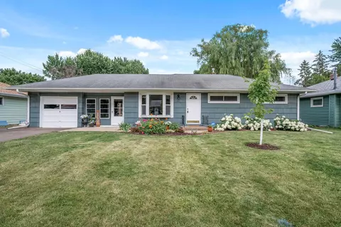 2598 Charlotte St, Roseville, MN 55113