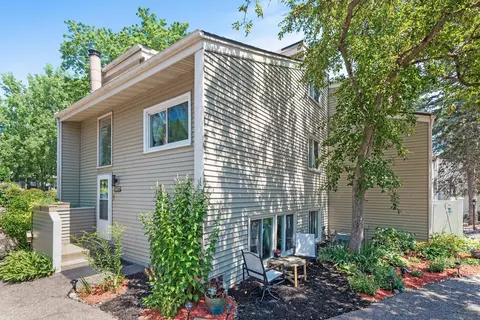 5577 E Bavarian Pass, Fridley, MN 55432