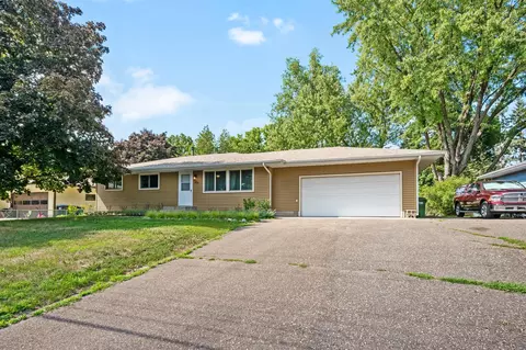 759 County Road C W, Roseville, MN 55113