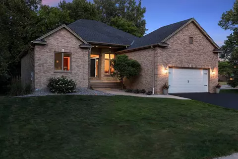 1800 Kirkwood Ln N, Plymouth, MN 55441