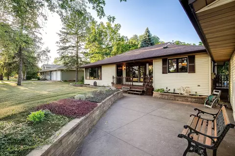 1017 W Broadway St, Monticello, MN 55362