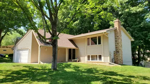 6896 Hillcrest St SE, Prior Lake, MN 55372
