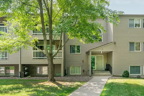 1235 Ferndale St N #C11, Maplewood, MN 55119