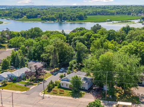 5001 Shoreline Dr, Mound, MN 55364