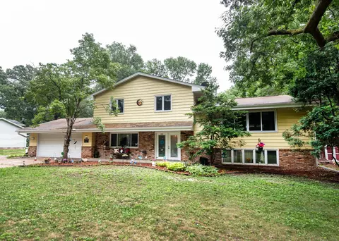 852 86th Ln NW, Coon Rapids, MN 55433