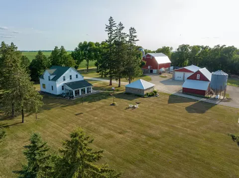 5163 480th St, Kenyon, MN 55946