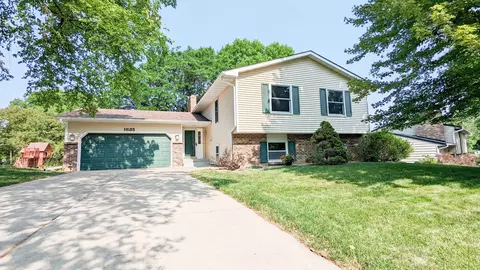 1635 Chatham Ave, Arden Hills, MN 55112