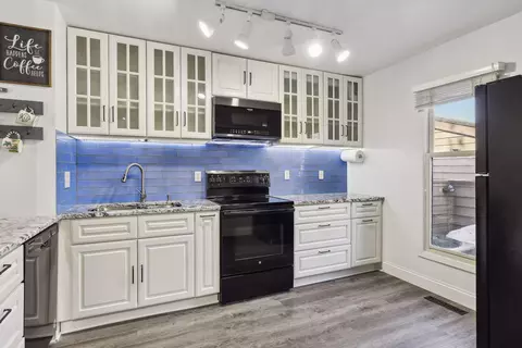 220 7th St SE, Minneapolis, MN 55414