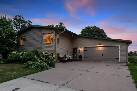 5857 Oneka Lake Blvd N, Hugo, MN 55038