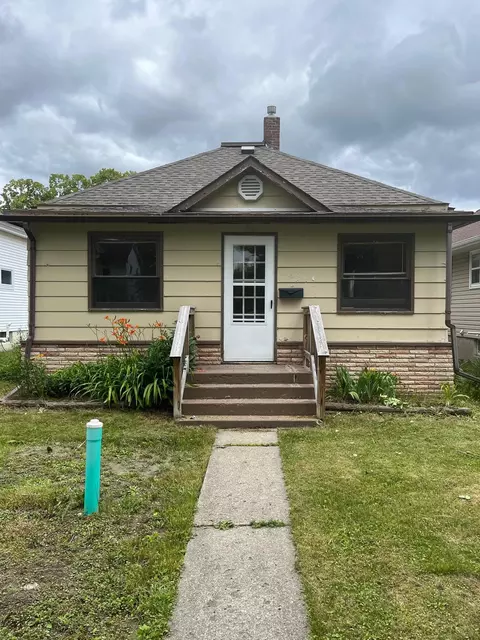 716 6th St, International Falls, MN 56649