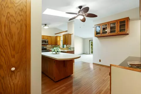 1049 Pond View Ct, Vadnais Heights, MN 55127