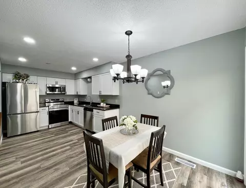 109 Bordeaux Ct, Woodbury, MN 55125
