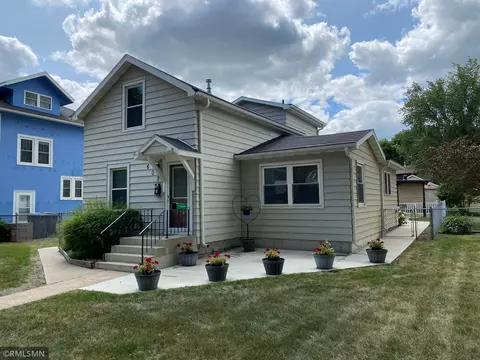 607 Park Ln, Mankato, MN 56001