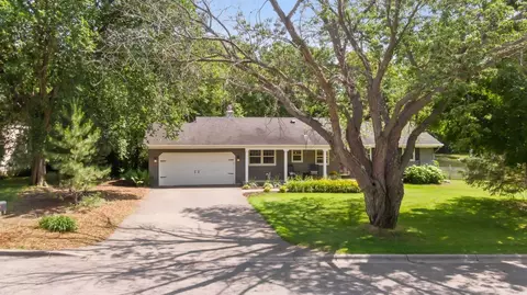 17609 Leemans Dr, Minnetonka, MN 55345