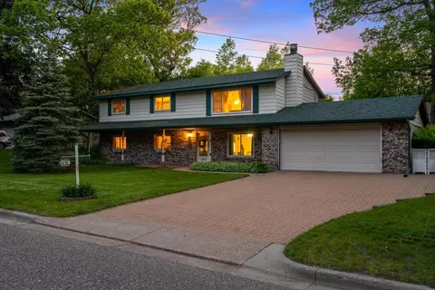 2618 Hayward Ave N, Oakdale, MN 55128