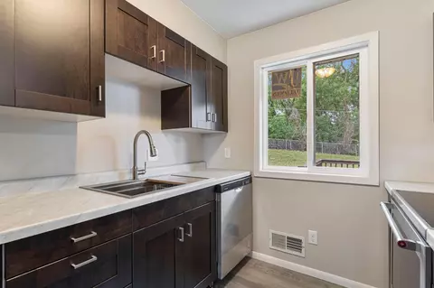 4064 Magnetite Pt, Eagan, MN 55122 photo 4